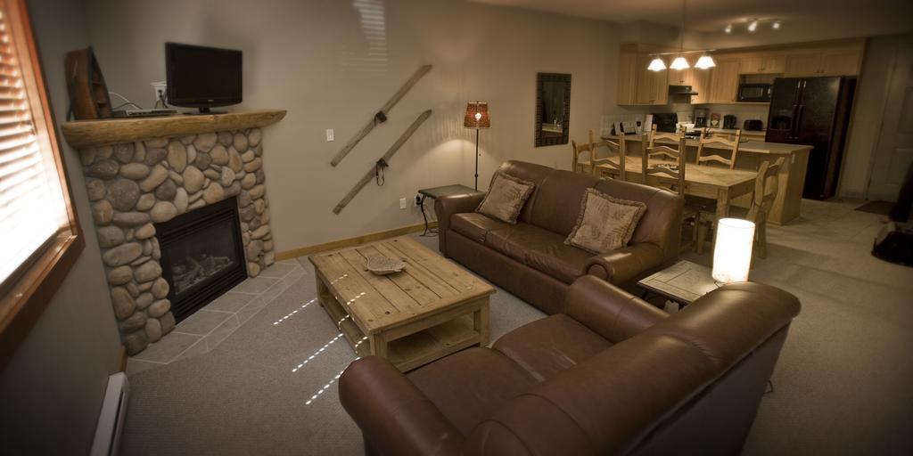 Canmore Crossing Room photo